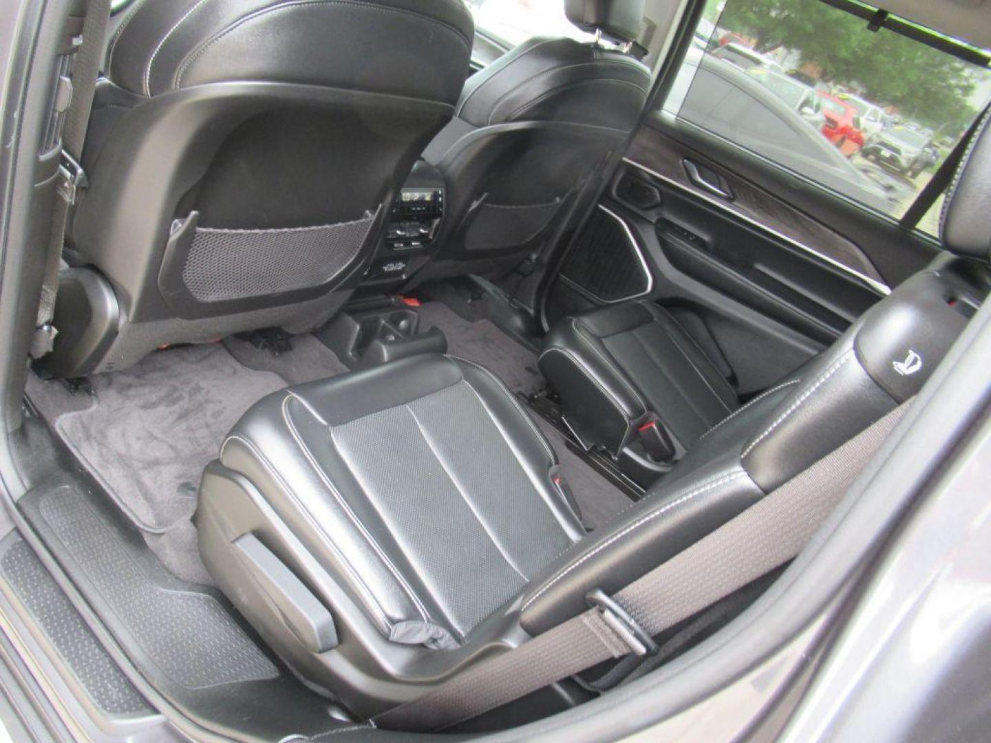 2022 GRAY JEEP GRAND CHEROKEE L LIMITED (1C4RJKBGXN8) with an 3.6L engine, Automatic transmission, located at 908 SE 14th Street, Des Moines, IA, 50317, (515) 281-0330, 41.580303, -93.597046 - Photo#17