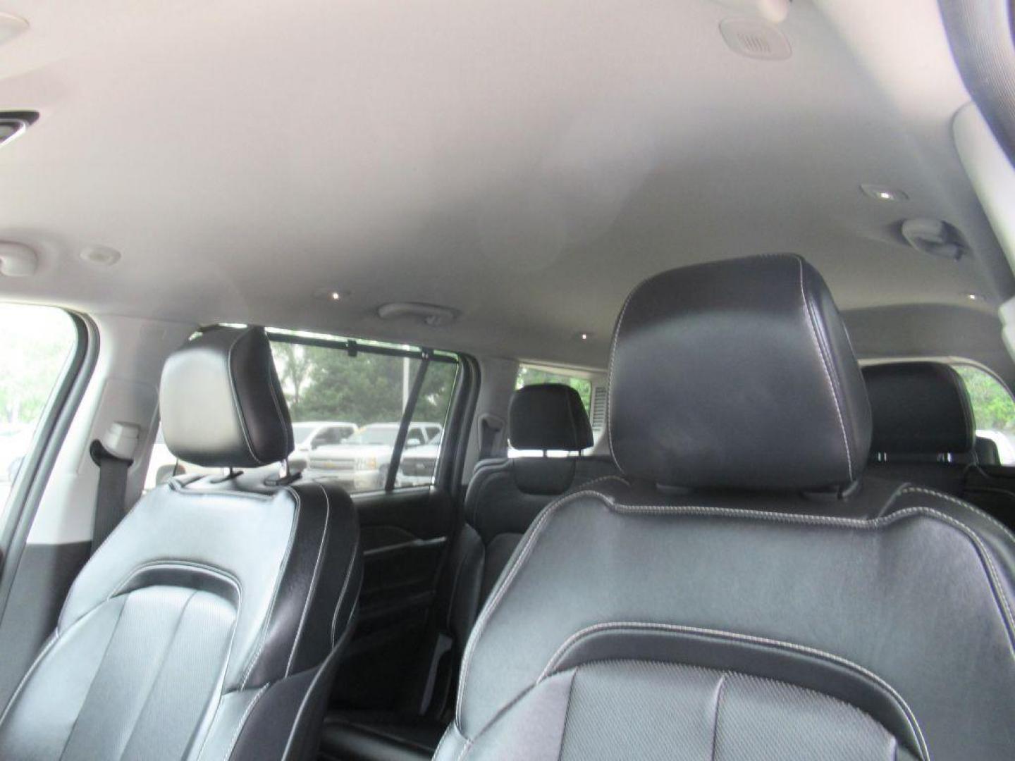 2022 GRAY JEEP GRAND CHEROKEE L LIMITED (1C4RJKBGXN8) with an 3.6L engine, Automatic transmission, located at 908 SE 14th Street, Des Moines, IA, 50317, (515) 281-0330, 41.580303, -93.597046 - Photo#19