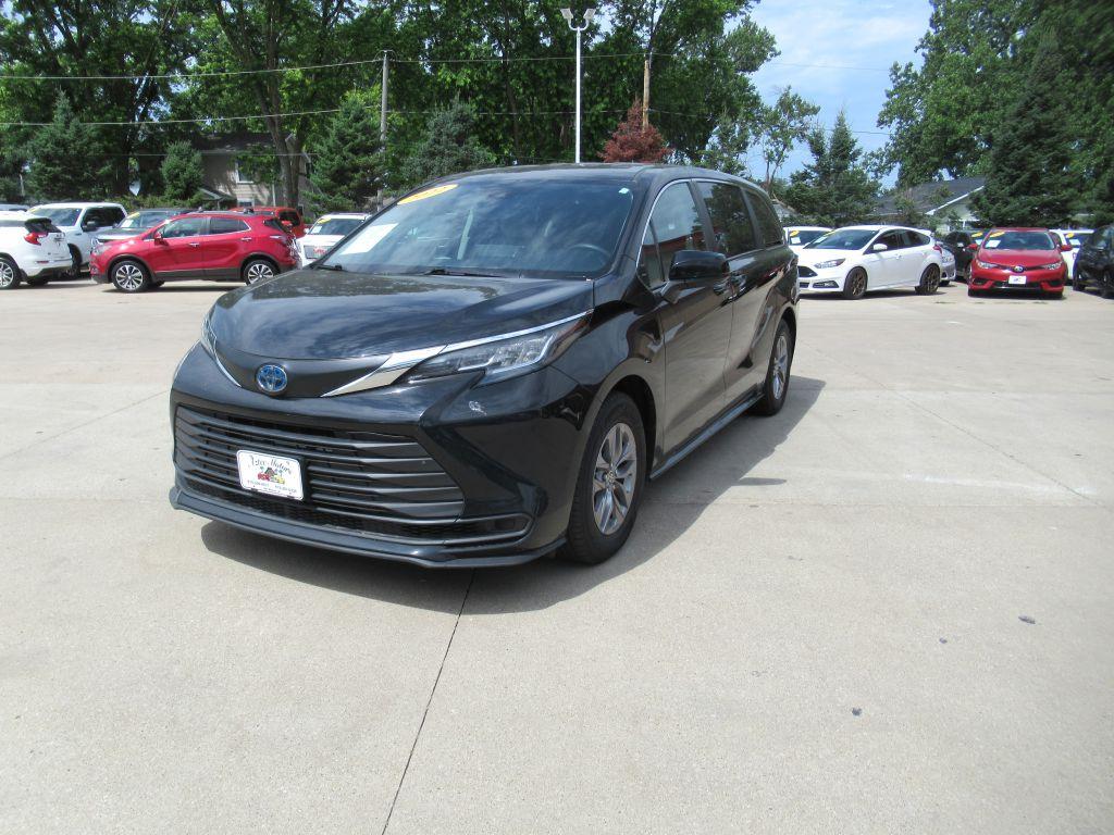 photo of 2022 TOYOTA SIENNA LE