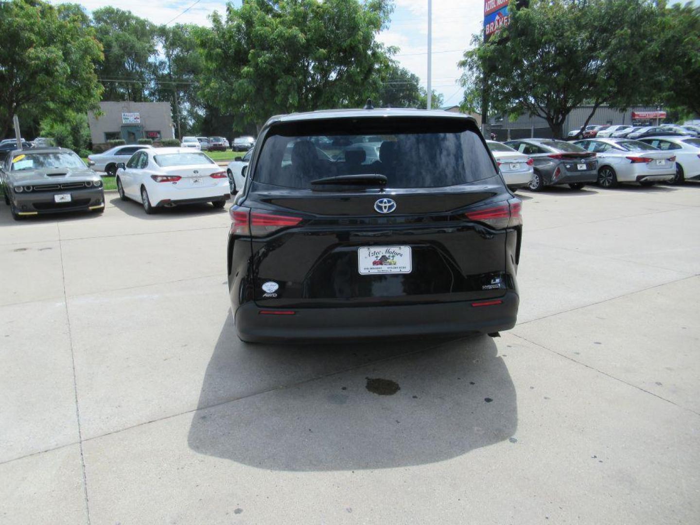 2022 BLACK TOYOTA SIENNA LE (5TDKSKFC5NS) with an 2.5L engine, Continuously Variable transmission, located at 908 SE 14th Street, Des Moines, IA, 50317, (515) 281-0330, 41.580303, -93.597046 - Photo#5