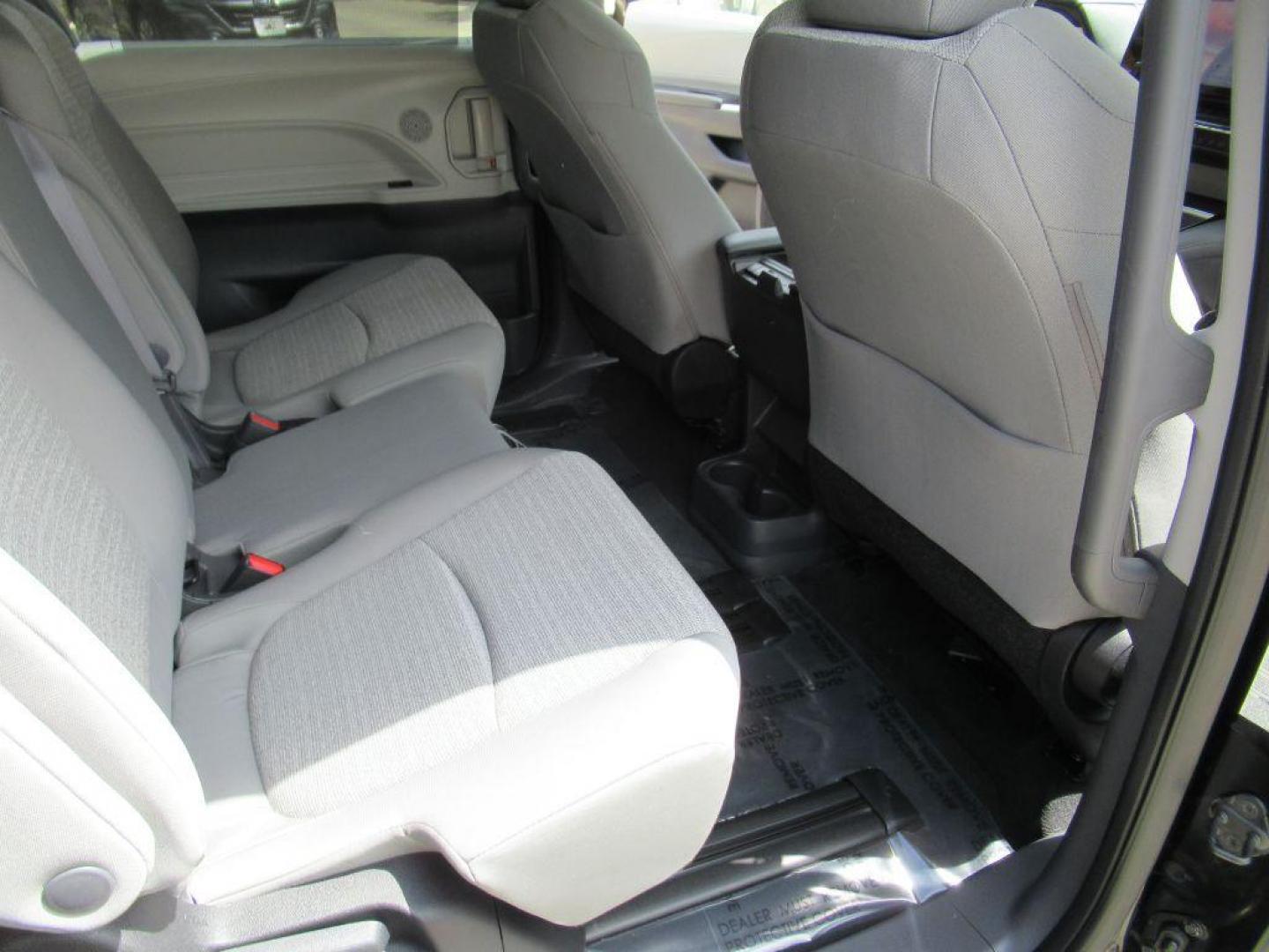 2022 BLACK TOYOTA SIENNA LE (5TDKSKFC5NS) with an 2.5L engine, Continuously Variable transmission, located at 908 SE 14th Street, Des Moines, IA, 50317, (515) 281-0330, 41.580303, -93.597046 - Photo#12