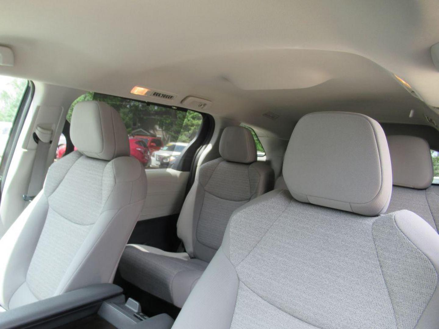 2022 BLACK TOYOTA SIENNA LE (5TDKSKFC5NS) with an 2.5L engine, Continuously Variable transmission, located at 908 SE 14th Street, Des Moines, IA, 50317, (515) 281-0330, 41.580303, -93.597046 - Photo#16