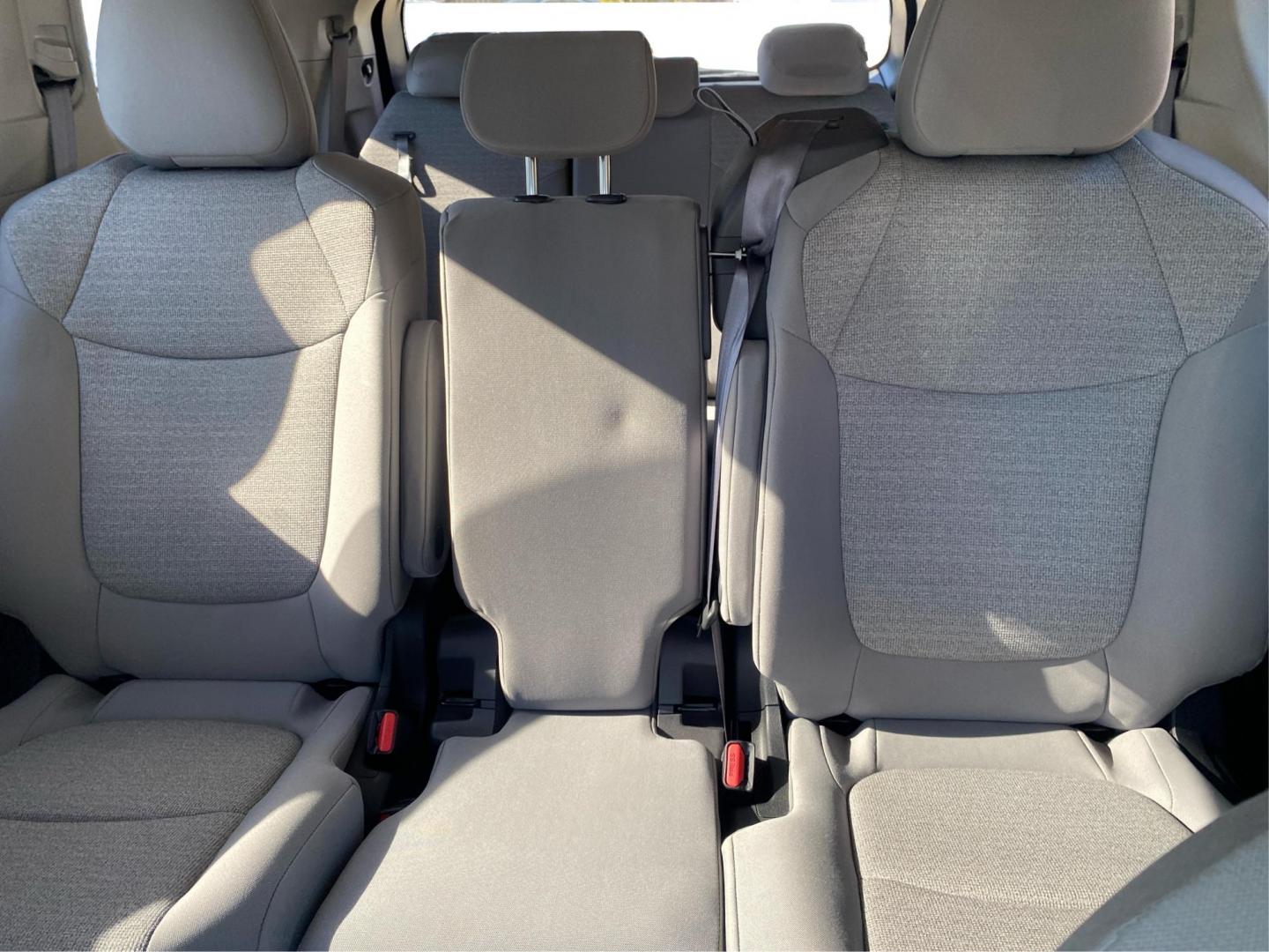 2022 BLACK TOYOTA SIENNA LE (5TDKSKFC5NS) with an 2.5L engine, Continuously Variable transmission, located at 908 SE 14th Street, Des Moines, IA, 50317, (515) 281-0330, 41.580303, -93.597046 - Photo#14