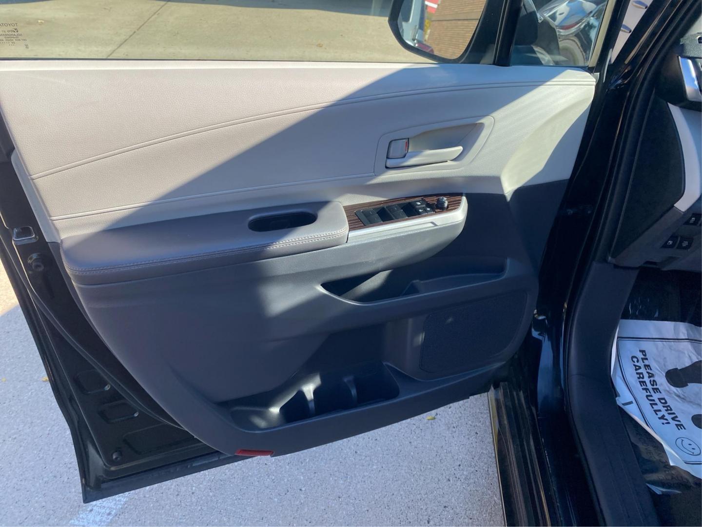 2022 BLACK TOYOTA SIENNA LE (5TDKSKFC5NS) with an 2.5L engine, Continuously Variable transmission, located at 908 SE 14th Street, Des Moines, IA, 50317, (515) 281-0330, 41.580303, -93.597046 - Photo#19