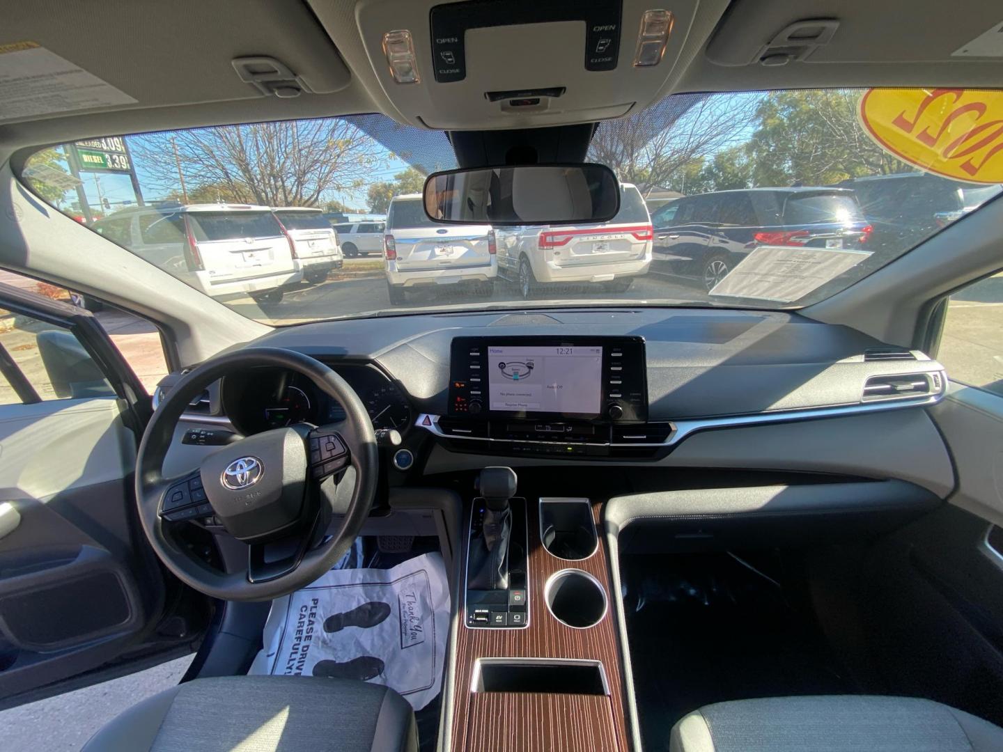 2022 BLACK TOYOTA SIENNA LE (5TDKSKFC5NS) with an 2.5L engine, Continuously Variable transmission, located at 908 SE 14th Street, Des Moines, IA, 50317, (515) 281-0330, 41.580303, -93.597046 - Photo#21