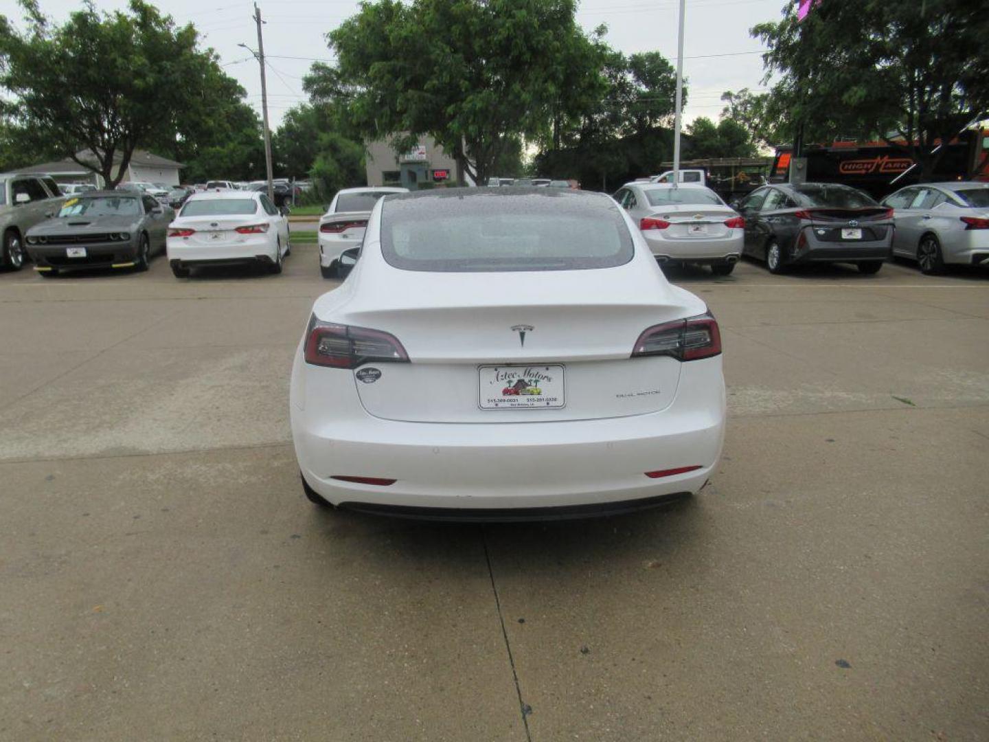 2021 WHITE TESLA MODEL 3 (5YJ3E1EB4MF) , Continuously Variable transmission, located at 908 SE 14th Street, Des Moines, IA, 50317, (515) 281-0330, 41.580303, -93.597046 - Photo#5