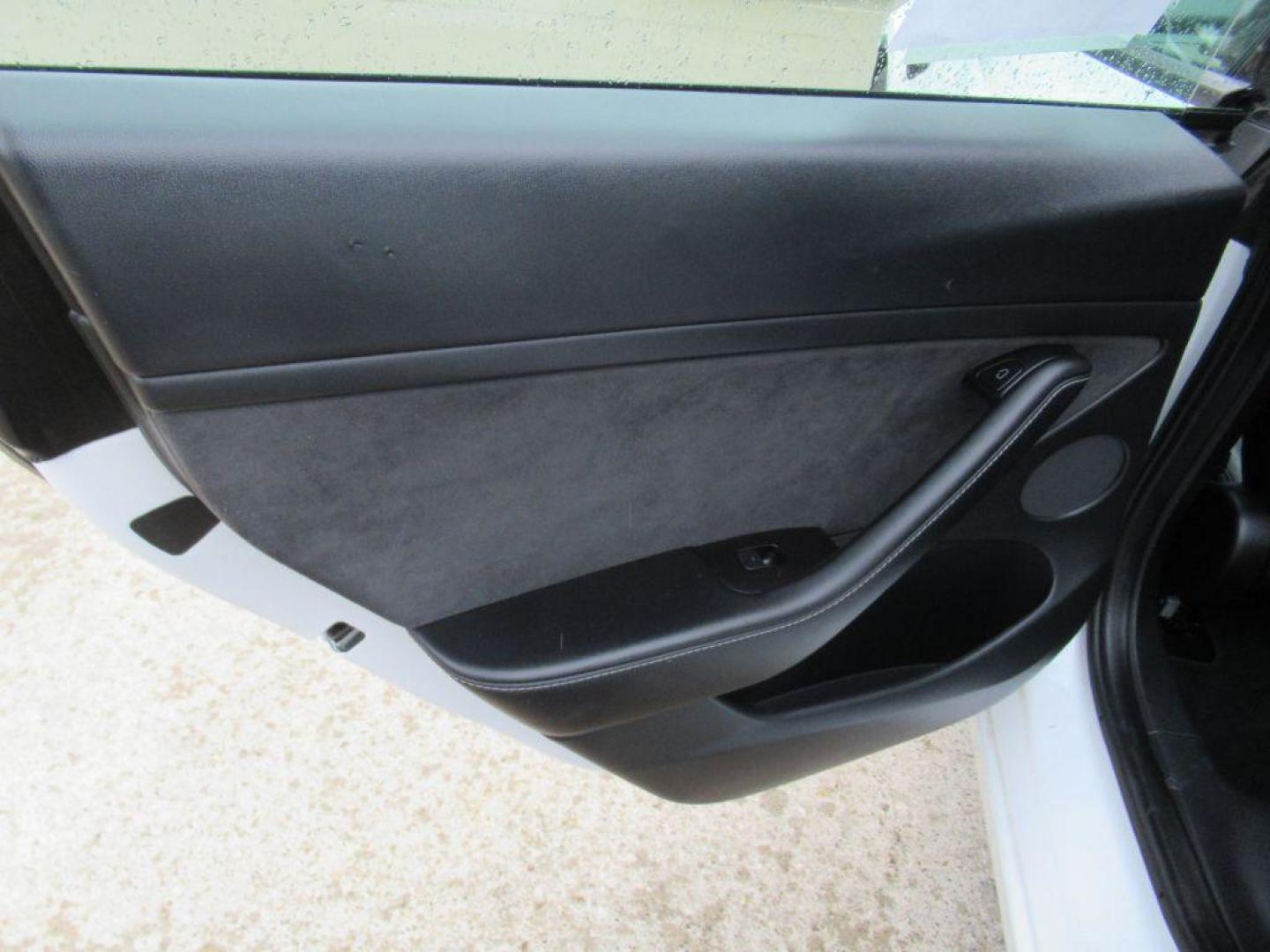 2021 WHITE TESLA MODEL 3 (5YJ3E1EB4MF) , Continuously Variable transmission, located at 908 SE 14th Street, Des Moines, IA, 50317, (515) 281-0330, 41.580303, -93.597046 - Photo#10