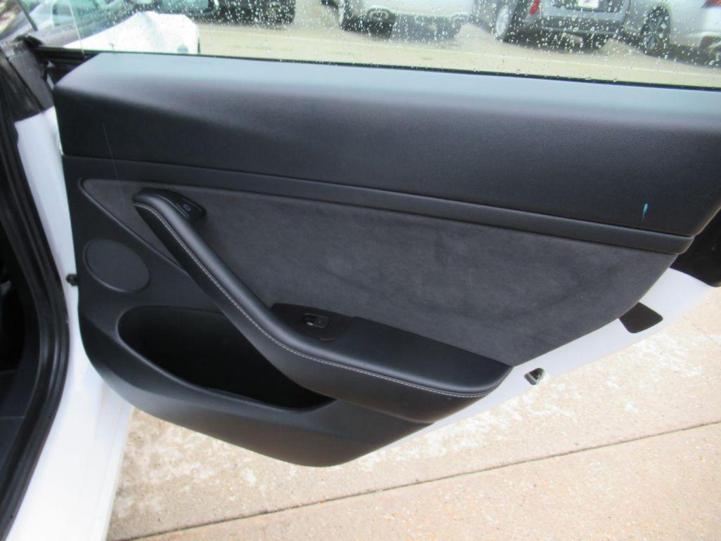 2021 WHITE TESLA MODEL 3 (5YJ3E1EB4MF) , Continuously Variable transmission, located at 908 SE 14th Street, Des Moines, IA, 50317, (515) 281-0330, 41.580303, -93.597046 - Photo#11