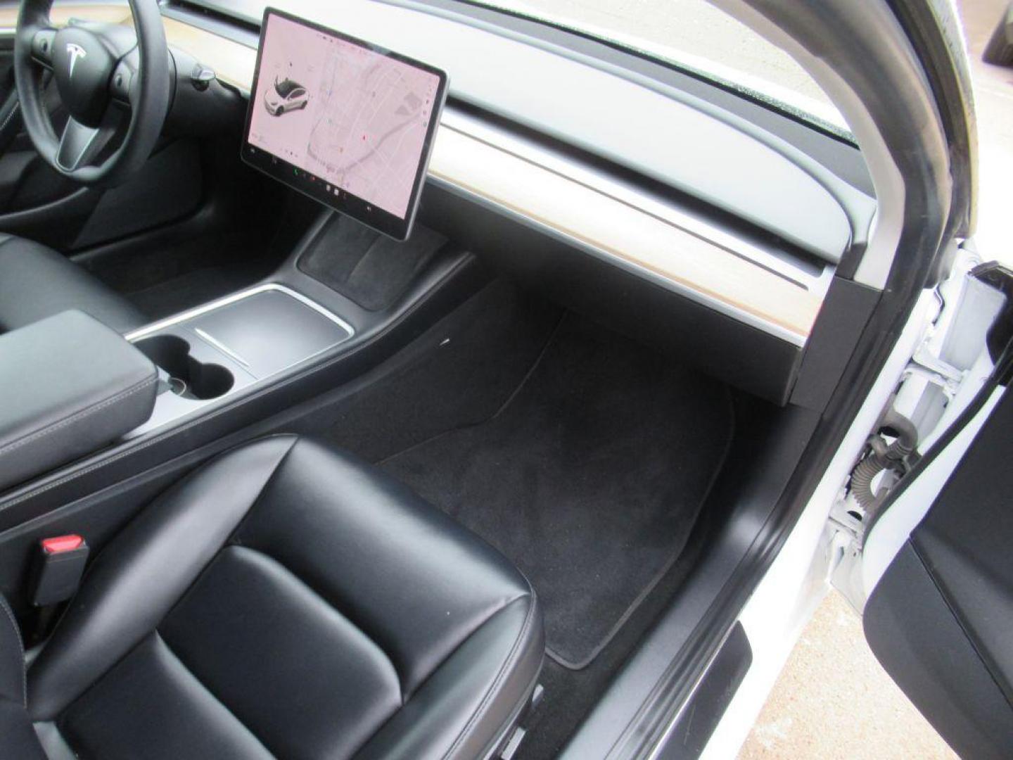 2021 WHITE TESLA MODEL 3 (5YJ3E1EB4MF) , Continuously Variable transmission, located at 908 SE 14th Street, Des Moines, IA, 50317, (515) 281-0330, 41.580303, -93.597046 - Photo#13