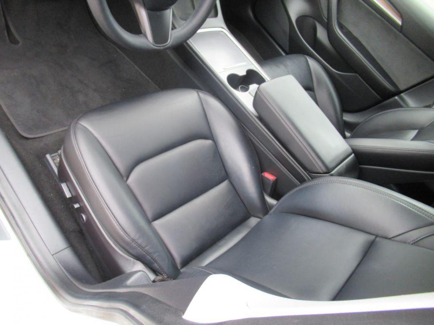 2021 WHITE TESLA MODEL 3 (5YJ3E1EB4MF) , Continuously Variable transmission, located at 908 SE 14th Street, Des Moines, IA, 50317, (515) 281-0330, 41.580303, -93.597046 - Photo#16