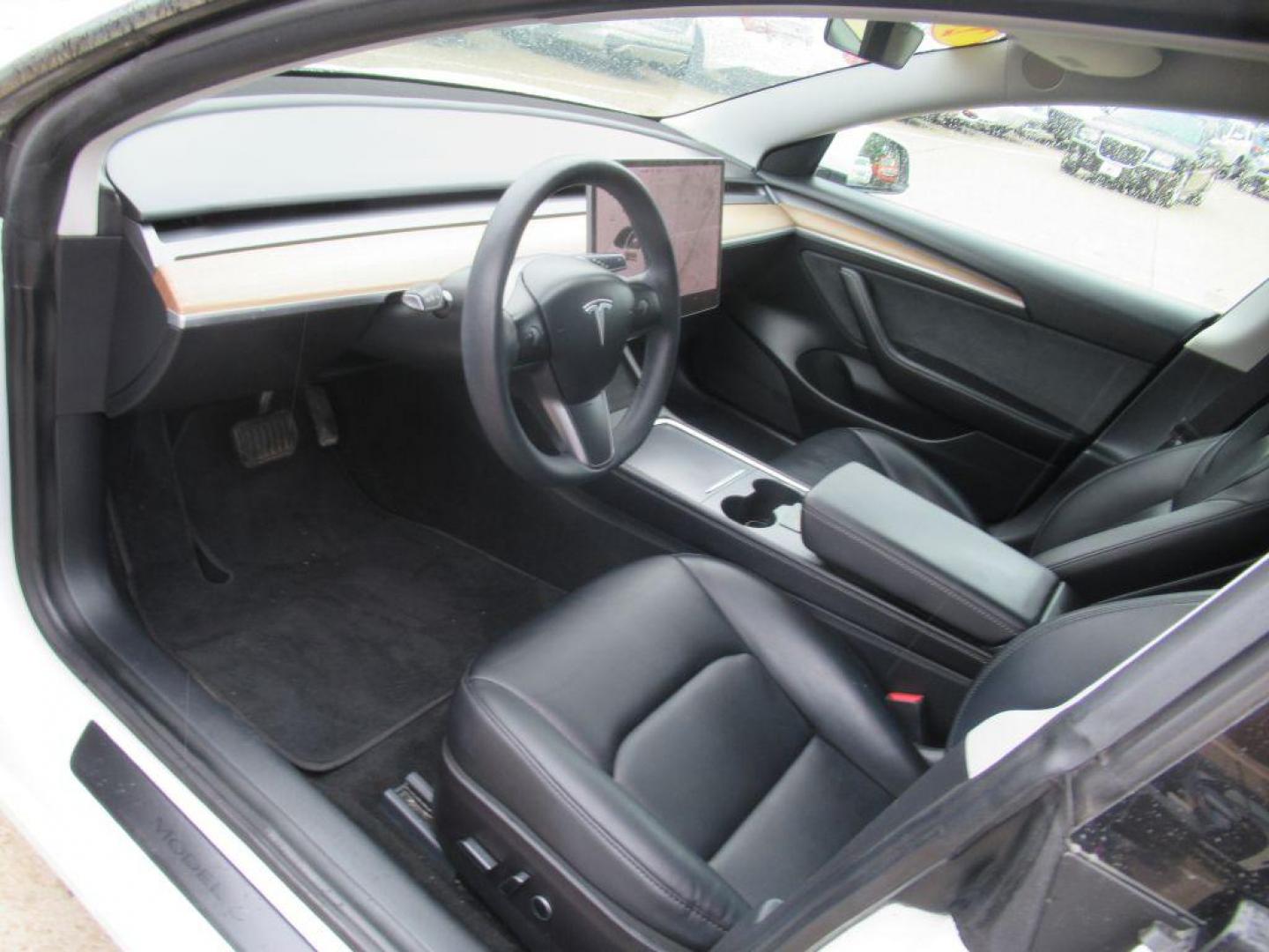 2021 WHITE TESLA MODEL 3 (5YJ3E1EB4MF) , Continuously Variable transmission, located at 908 SE 14th Street, Des Moines, IA, 50317, (515) 281-0330, 41.580303, -93.597046 - Photo#23