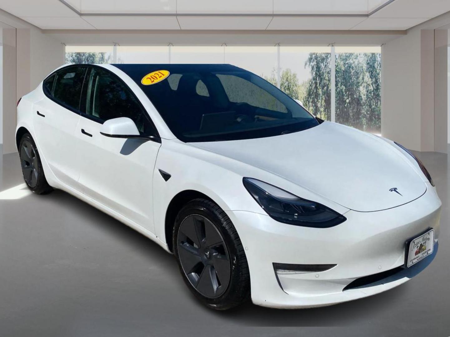 2021 WHITE TESLA MODEL 3 (5YJ3E1EB4MF) , Continuously Variable transmission, located at 908 SE 14th Street, Des Moines, IA, 50317, (515) 281-0330, 41.580303, -93.597046 - Photo#0