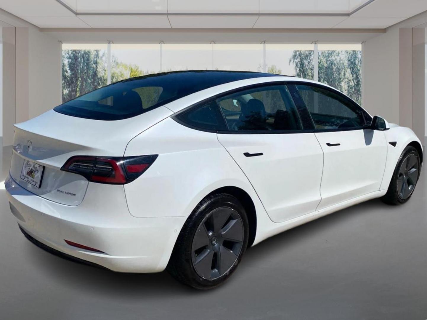 2021 WHITE TESLA MODEL 3 (5YJ3E1EB4MF) , Continuously Variable transmission, located at 908 SE 14th Street, Des Moines, IA, 50317, (515) 281-0330, 41.580303, -93.597046 - Photo#2