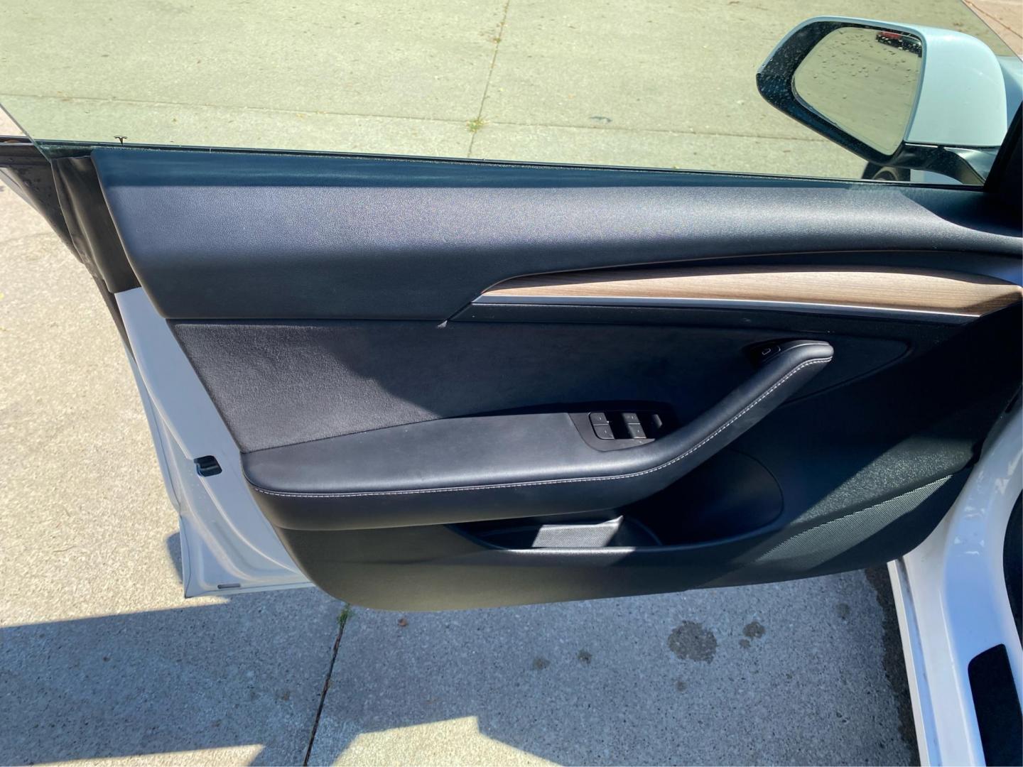 2021 WHITE TESLA MODEL 3 (5YJ3E1EB4MF) , Continuously Variable transmission, located at 908 SE 14th Street, Des Moines, IA, 50317, (515) 281-0330, 41.580303, -93.597046 - Photo#15