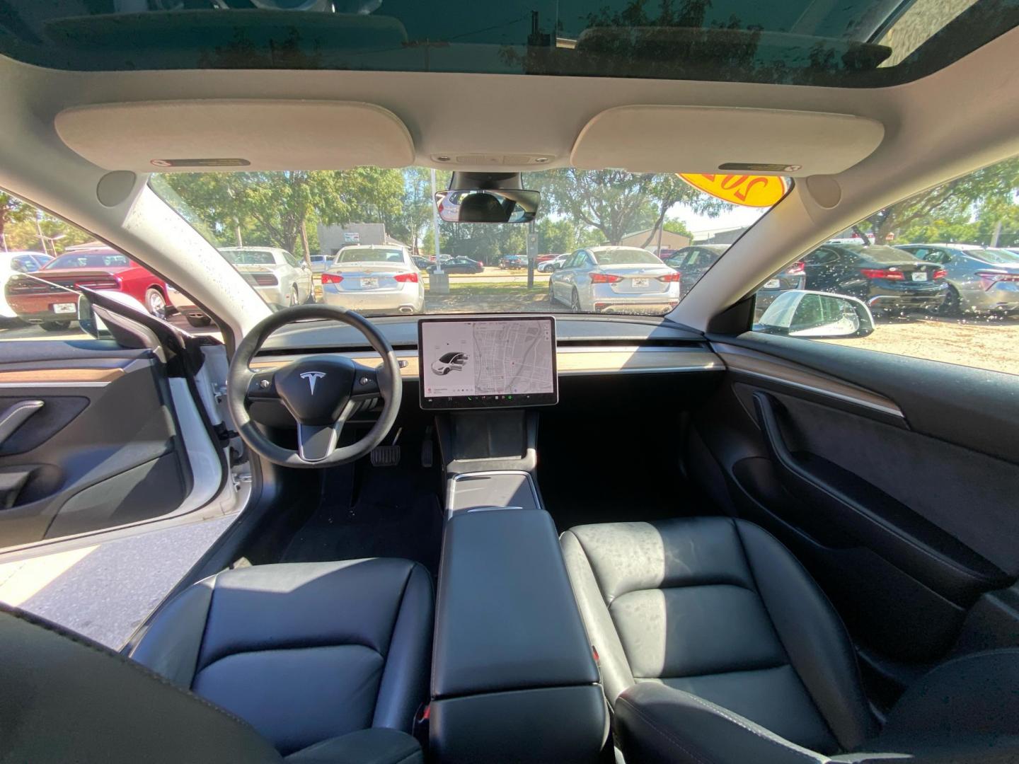 2021 WHITE TESLA MODEL 3 (5YJ3E1EB4MF) , Continuously Variable transmission, located at 908 SE 14th Street, Des Moines, IA, 50317, (515) 281-0330, 41.580303, -93.597046 - Photo#17