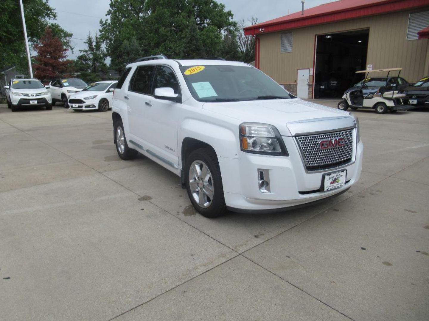 2015 WHITE GMC TERRAIN DENALI (2GKFLZEK5F6) with an 2.4L engine, Automatic transmission, located at 908 SE 14th Street, Des Moines, IA, 50317, (515) 281-0330, 41.580303, -93.597046 - Photo#2
