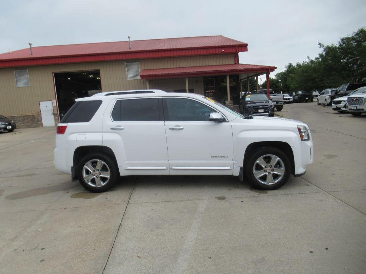 2015 WHITE GMC TERRAIN DENALI (2GKFLZEK5F6) with an 2.4L engine, Automatic transmission, located at 908 SE 14th Street, Des Moines, IA, 50317, (515) 281-0330, 41.580303, -93.597046 - Photo#3