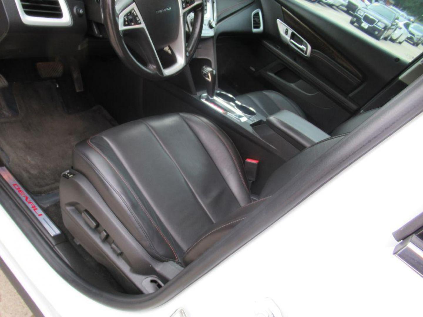 2015 WHITE GMC TERRAIN DENALI (2GKFLZEK5F6) with an 2.4L engine, Automatic transmission, located at 908 SE 14th Street, Des Moines, IA, 50317, (515) 281-0330, 41.580303, -93.597046 - Photo#16
