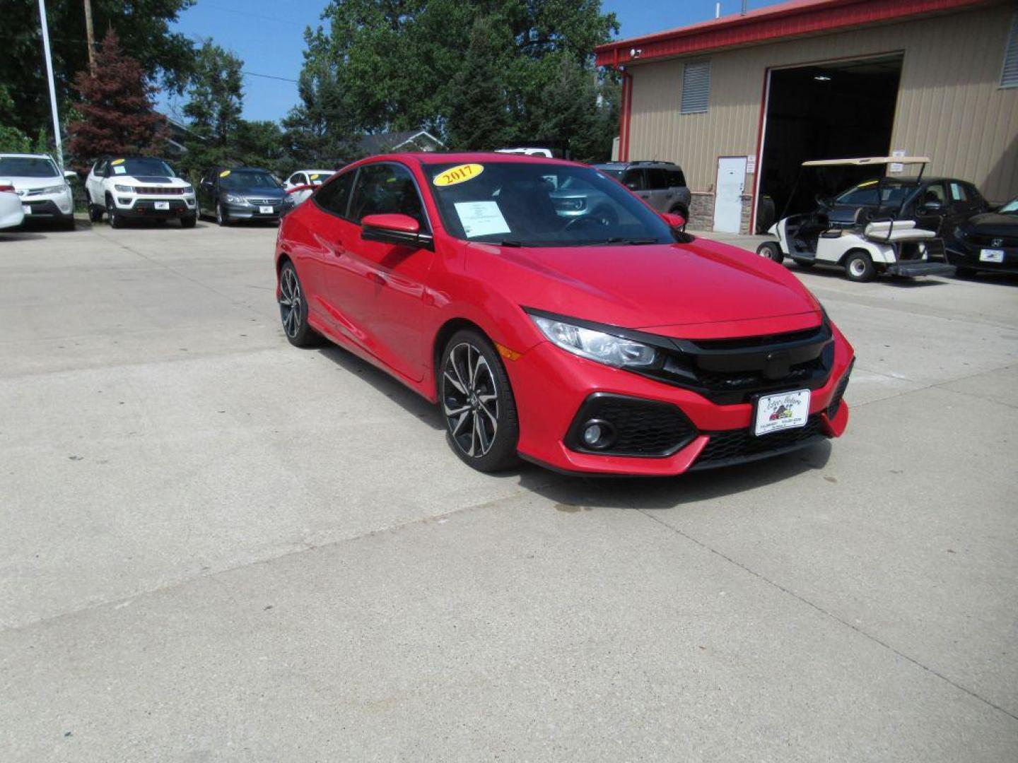 2017 RED HONDA CIVIC SI (2HGFC3A58HH) with an 1.5L engine, 6-Speed Manual transmission, located at 908 SE 14th Street, Des Moines, IA, 50317, (515) 281-0330, 41.580303, -93.597046 - Photo#2