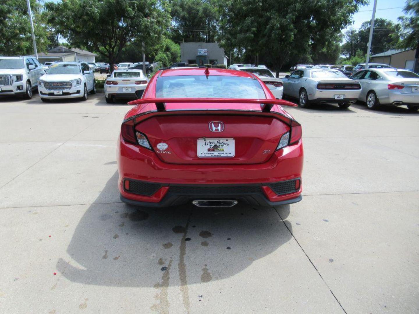 2017 RED HONDA CIVIC SI (2HGFC3A58HH) with an 1.5L engine, 6-Speed Manual transmission, located at 908 SE 14th Street, Des Moines, IA, 50317, (515) 281-0330, 41.580303, -93.597046 - Photo#5