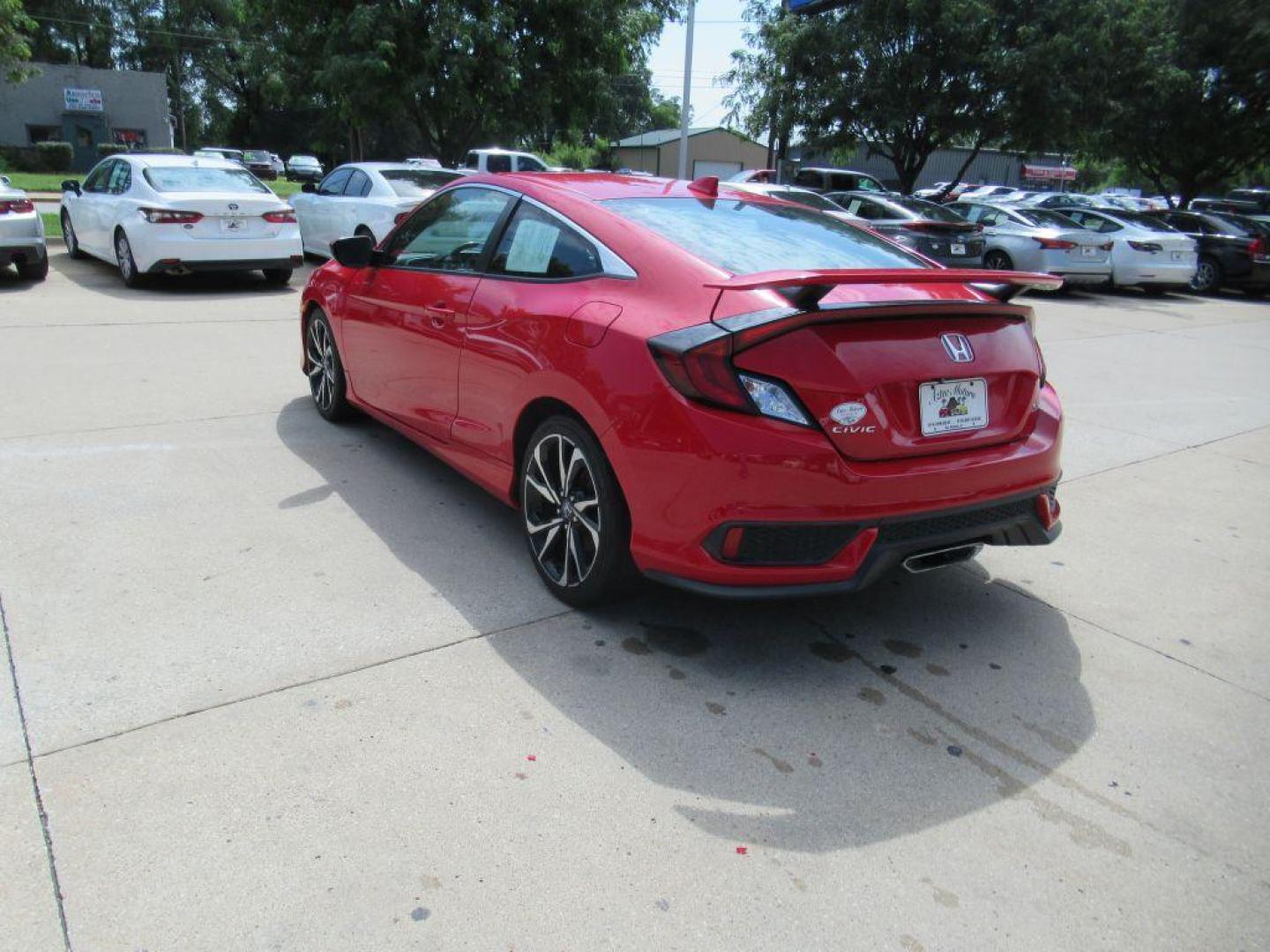 2017 RED HONDA CIVIC SI (2HGFC3A58HH) with an 1.5L engine, 6-Speed Manual transmission, located at 908 SE 14th Street, Des Moines, IA, 50317, (515) 281-0330, 41.580303, -93.597046 - Photo#6