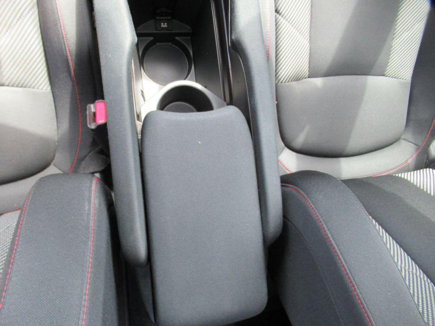 2017 RED HONDA CIVIC SI (2HGFC3A58HH) with an 1.5L engine, 6-Speed Manual transmission, located at 908 SE 14th Street, Des Moines, IA, 50317, (515) 281-0330, 41.580303, -93.597046 - Photo#16