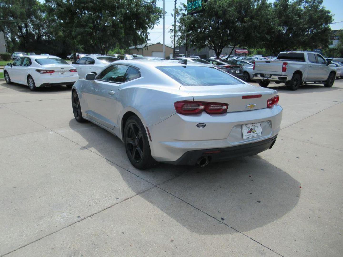 2019 SILVER CHEVROLET CAMARO LS (1G1FB1RS4K0) with an 3.6L engine, Automatic transmission, located at 908 SE 14th Street, Des Moines, IA, 50317, (515) 281-0330, 41.580303, -93.597046 - Photo#6