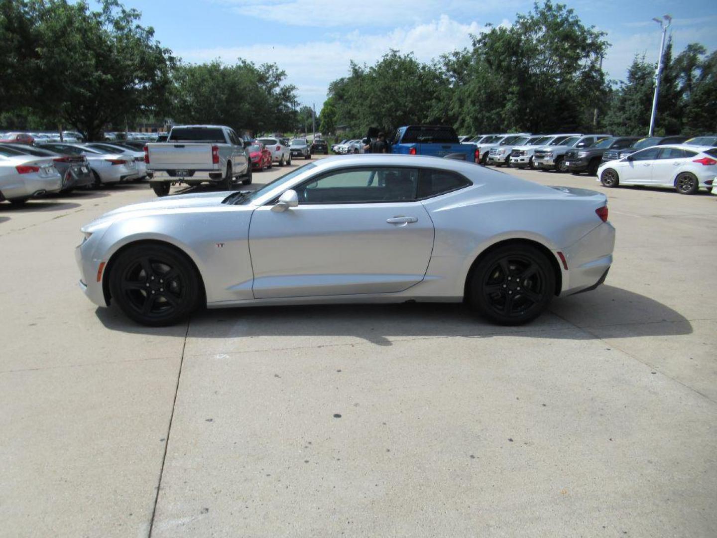 2019 SILVER CHEVROLET CAMARO LS (1G1FB1RS4K0) with an 3.6L engine, Automatic transmission, located at 908 SE 14th Street, Des Moines, IA, 50317, (515) 281-0330, 41.580303, -93.597046 - Photo#7
