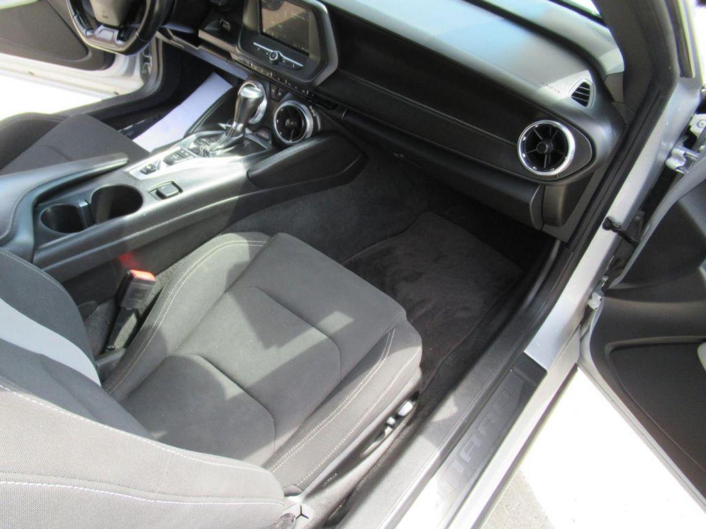 2019 SILVER CHEVROLET CAMARO LS (1G1FB1RS4K0) with an 3.6L engine, Automatic transmission, located at 908 SE 14th Street, Des Moines, IA, 50317, (515) 281-0330, 41.580303, -93.597046 - Photo#10