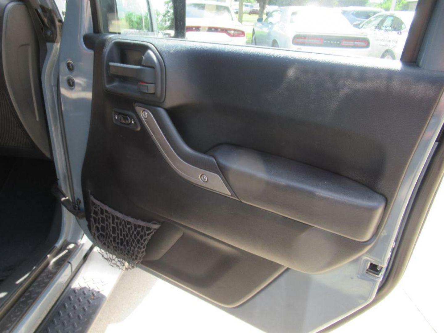 2014 GRAY JEEP WRANGLER UNLIMI SPORT (1C4BJWDGXEL) with an 3.6L engine, Automatic transmission, located at 908 SE 14th Street, Des Moines, IA, 50317, (515) 281-0330, 41.580303, -93.597046 - Photo#12