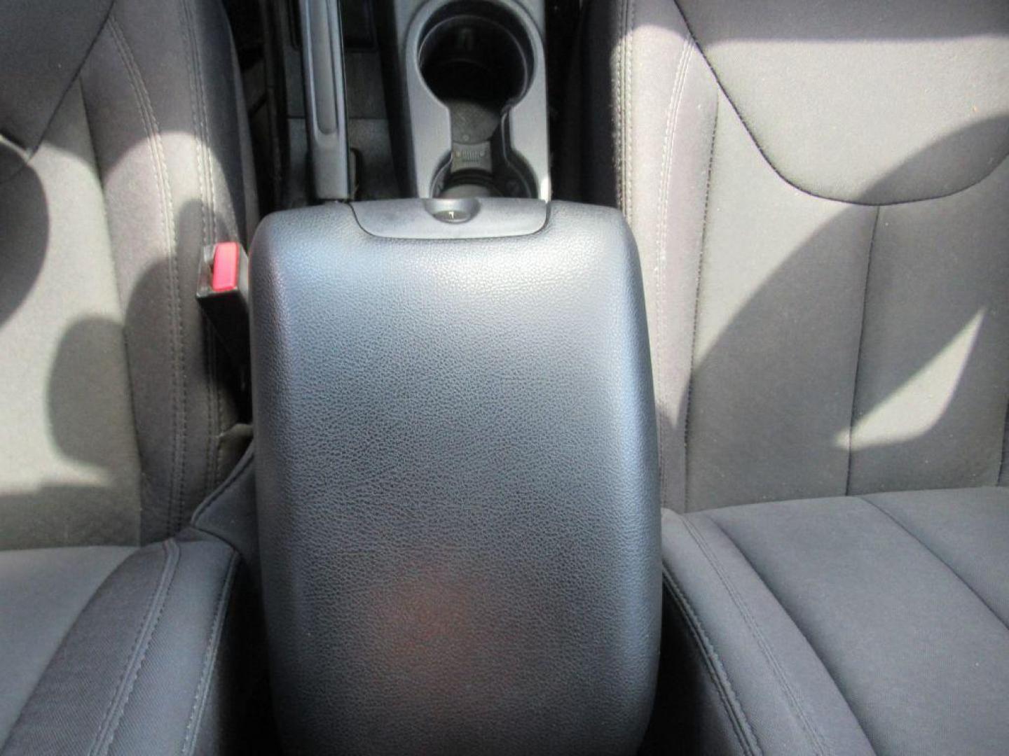 2014 GRAY JEEP WRANGLER UNLIMI SPORT (1C4BJWDGXEL) with an 3.6L engine, Automatic transmission, located at 908 SE 14th Street, Des Moines, IA, 50317, (515) 281-0330, 41.580303, -93.597046 - Photo#18