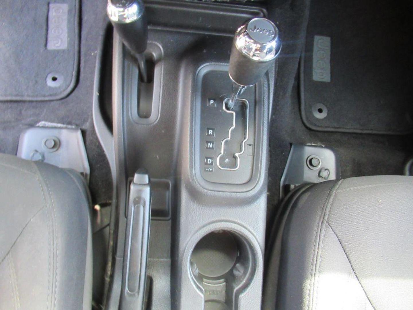 2014 GRAY JEEP WRANGLER UNLIMI SPORT (1C4BJWDGXEL) with an 3.6L engine, Automatic transmission, located at 908 SE 14th Street, Des Moines, IA, 50317, (515) 281-0330, 41.580303, -93.597046 - Photo#19