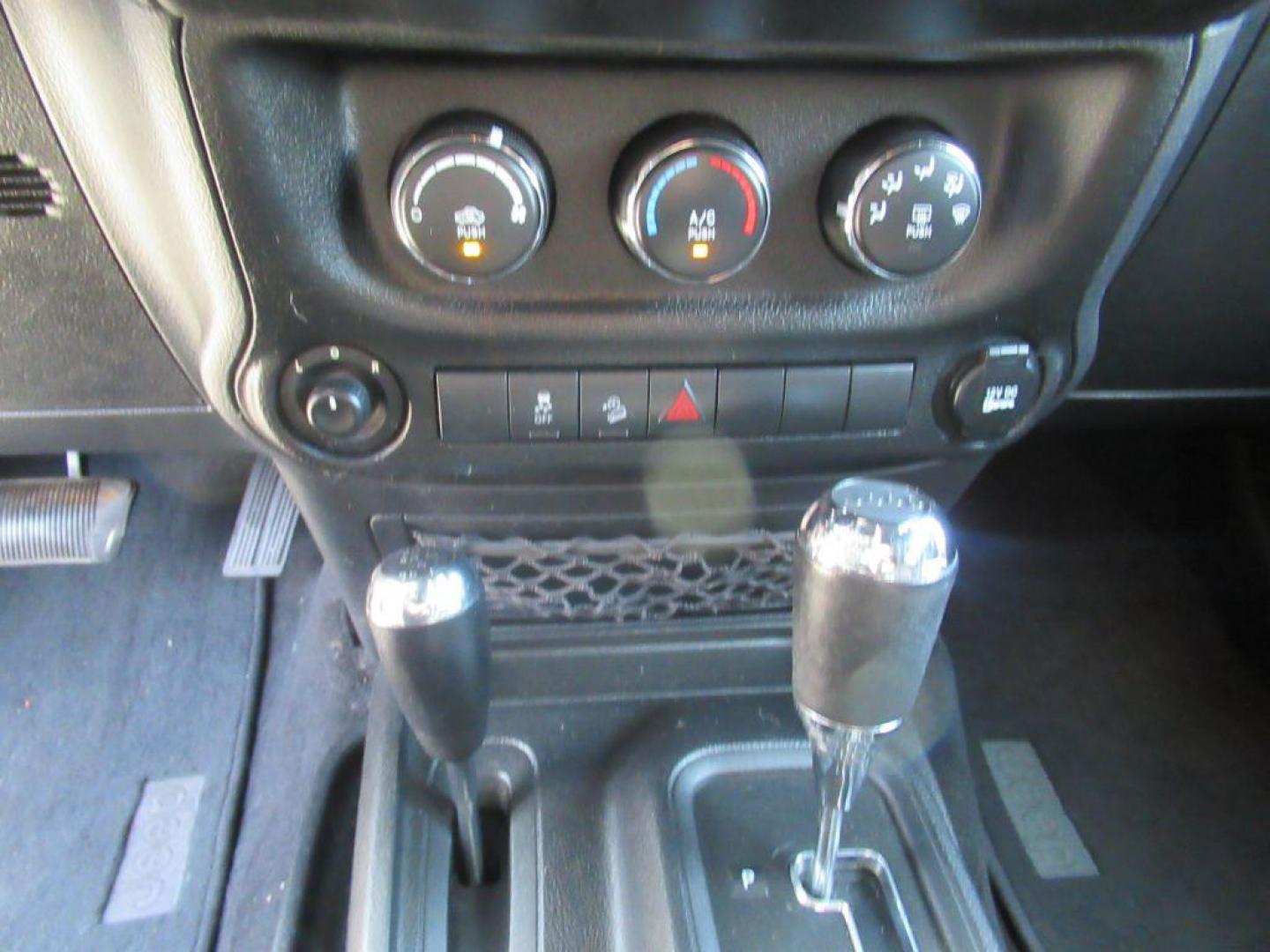 2014 GRAY JEEP WRANGLER UNLIMI SPORT (1C4BJWDGXEL) with an 3.6L engine, Automatic transmission, located at 908 SE 14th Street, Des Moines, IA, 50317, (515) 281-0330, 41.580303, -93.597046 - Photo#20