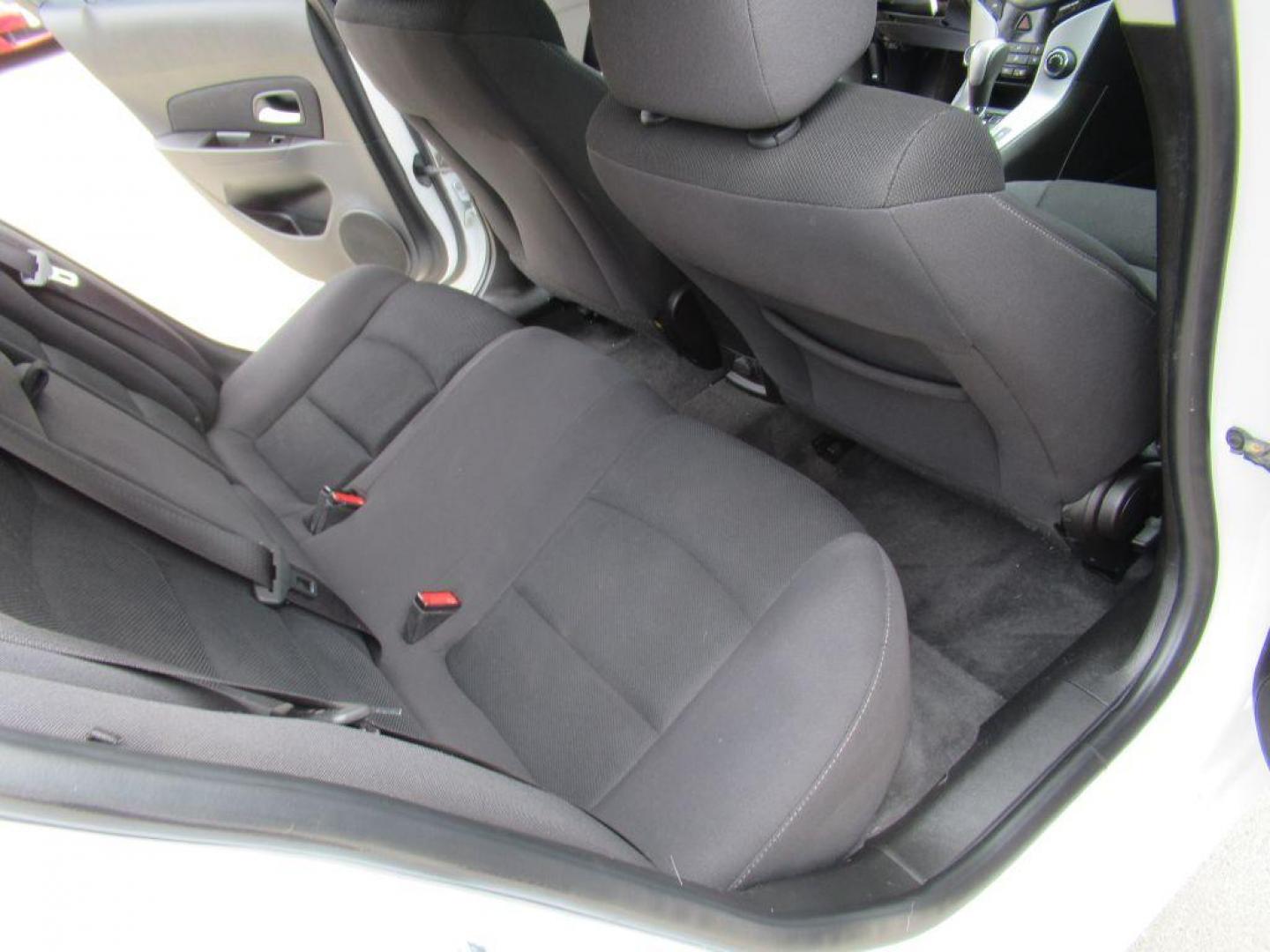 2016 WHITE CHEVROLET CRUZE LIMITED LT (1G1PE5SBXG7) with an 1.4L engine, Automatic transmission, located at 908 SE 14th Street, Des Moines, IA, 50317, (515) 281-0330, 41.580303, -93.597046 - Photo#14