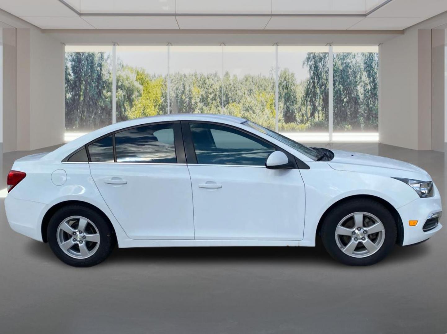 2016 WHITE CHEVROLET CRUZE LIMITED LT (1G1PE5SBXG7) with an 1.4L engine, Automatic transmission, located at 908 SE 14th Street, Des Moines, IA, 50317, (515) 281-0330, 41.580303, -93.597046 - Photo#1