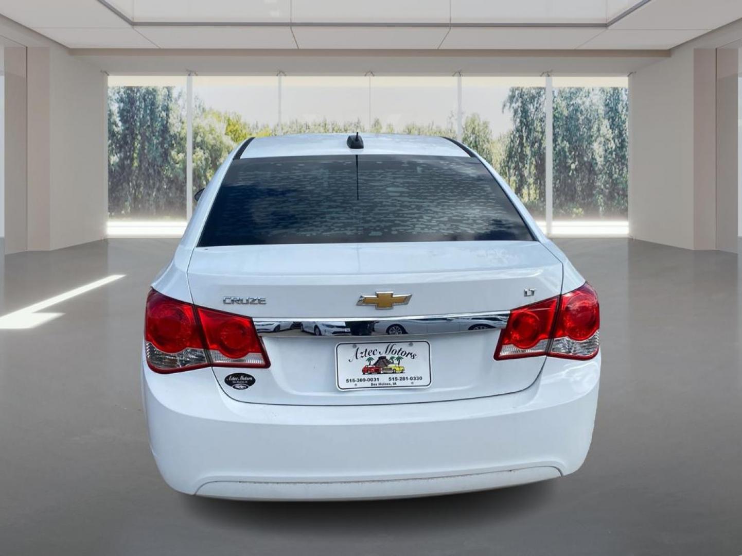 2016 WHITE CHEVROLET CRUZE LIMITED LT (1G1PE5SBXG7) with an 1.4L engine, Automatic transmission, located at 908 SE 14th Street, Des Moines, IA, 50317, (515) 281-0330, 41.580303, -93.597046 - Photo#3