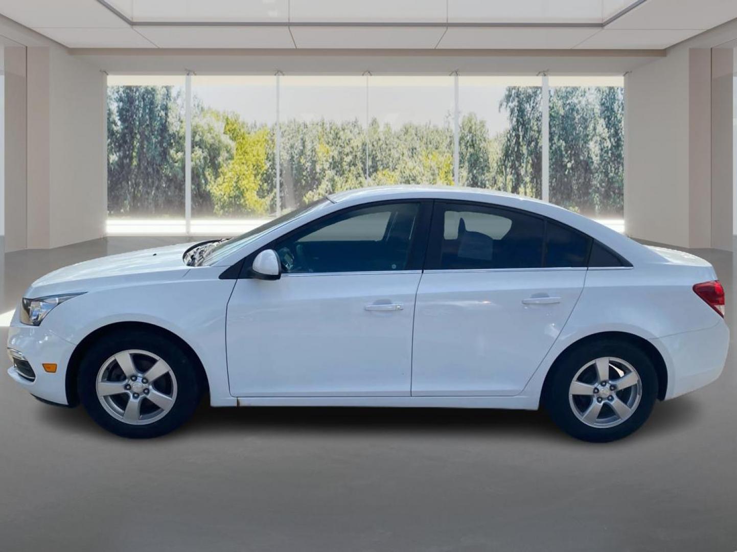 2016 WHITE CHEVROLET CRUZE LIMITED LT (1G1PE5SBXG7) with an 1.4L engine, Automatic transmission, located at 908 SE 14th Street, Des Moines, IA, 50317, (515) 281-0330, 41.580303, -93.597046 - Photo#5