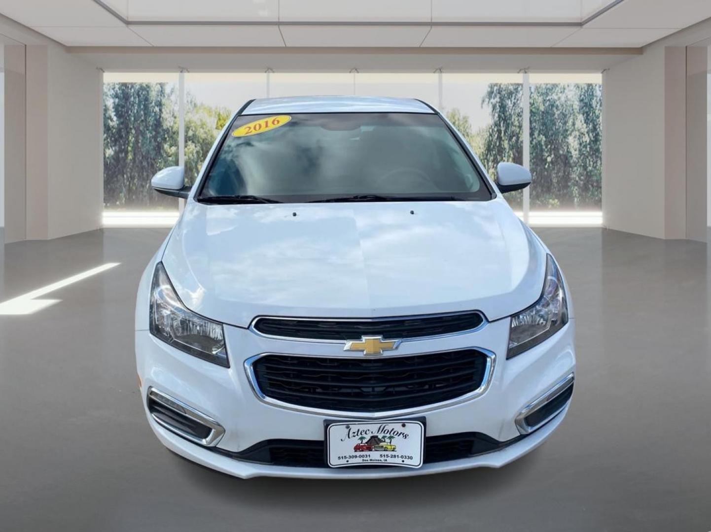 2016 WHITE CHEVROLET CRUZE LIMITED LT (1G1PE5SBXG7) with an 1.4L engine, Automatic transmission, located at 908 SE 14th Street, Des Moines, IA, 50317, (515) 281-0330, 41.580303, -93.597046 - Photo#6