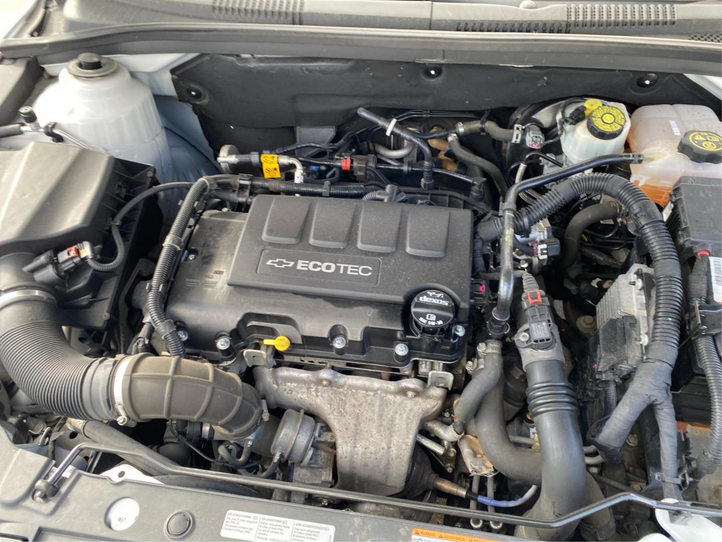 2016 WHITE CHEVROLET CRUZE LIMITED LT (1G1PE5SBXG7) with an 1.4L engine, Automatic transmission, located at 908 SE 14th Street, Des Moines, IA, 50317, (515) 281-0330, 41.580303, -93.597046 - Photo#10