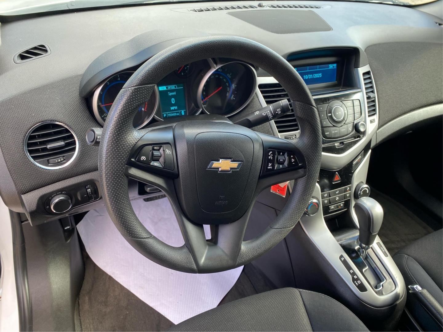 2016 WHITE CHEVROLET CRUZE LIMITED LT (1G1PE5SBXG7) with an 1.4L engine, Automatic transmission, located at 908 SE 14th Street, Des Moines, IA, 50317, (515) 281-0330, 41.580303, -93.597046 - Photo#15