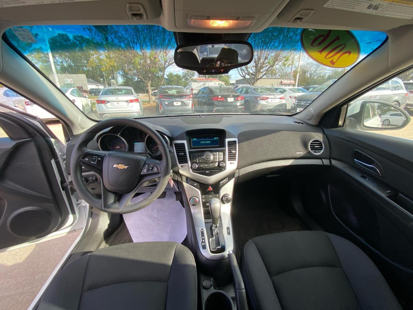 2016 WHITE CHEVROLET CRUZE LIMITED LT (1G1PE5SBXG7) with an 1.4L engine, Automatic transmission, located at 908 SE 14th Street, Des Moines, IA, 50317, (515) 281-0330, 41.580303, -93.597046 - Photo#20