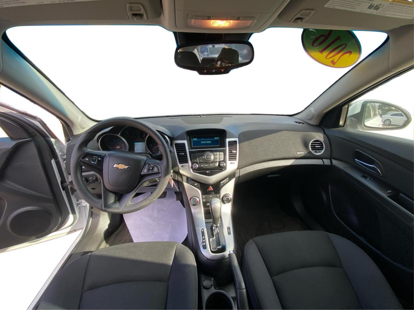 2016 WHITE CHEVROLET CRUZE LIMITED LT (1G1PE5SBXG7) with an 1.4L engine, Automatic transmission, located at 908 SE 14th Street, Des Moines, IA, 50317, (515) 281-0330, 41.580303, -93.597046 - Photo#21