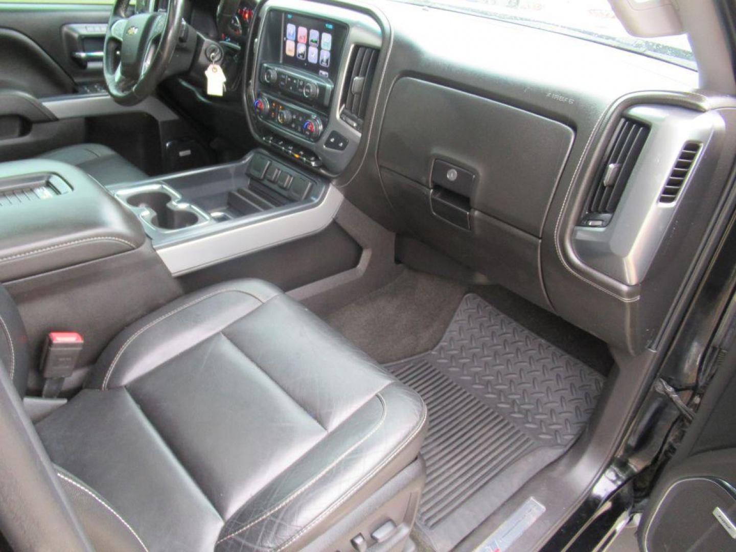2017 BLACK CHEVROLET SILVERADO 1500 LTZ (3GCUKSEC6HG) with an 5.3L engine, Automatic transmission, located at 908 SE 14th Street, Des Moines, IA, 50317, (515) 281-0330, 41.580303, -93.597046 - Photo#13