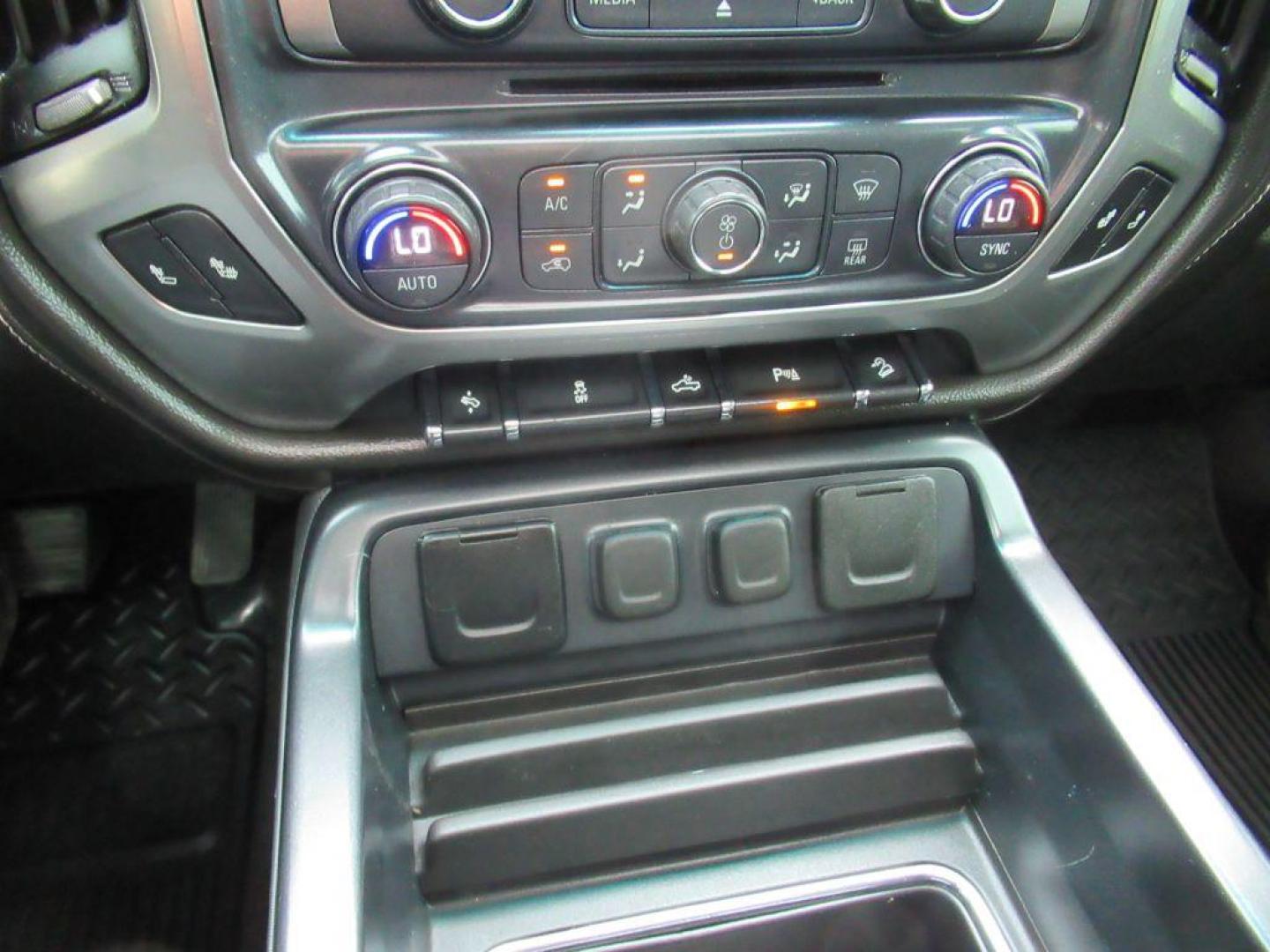2017 BLACK CHEVROLET SILVERADO 1500 LTZ (3GCUKSEC6HG) with an 5.3L engine, Automatic transmission, located at 908 SE 14th Street, Des Moines, IA, 50317, (515) 281-0330, 41.580303, -93.597046 - Photo#20