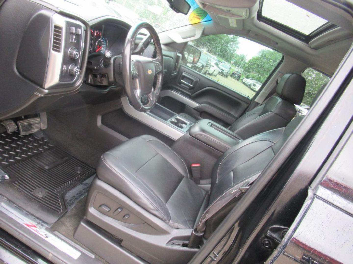 2017 BLACK CHEVROLET SILVERADO 1500 LTZ (3GCUKSEC6HG) with an 5.3L engine, Automatic transmission, located at 908 SE 14th Street, Des Moines, IA, 50317, (515) 281-0330, 41.580303, -93.597046 - Photo#26