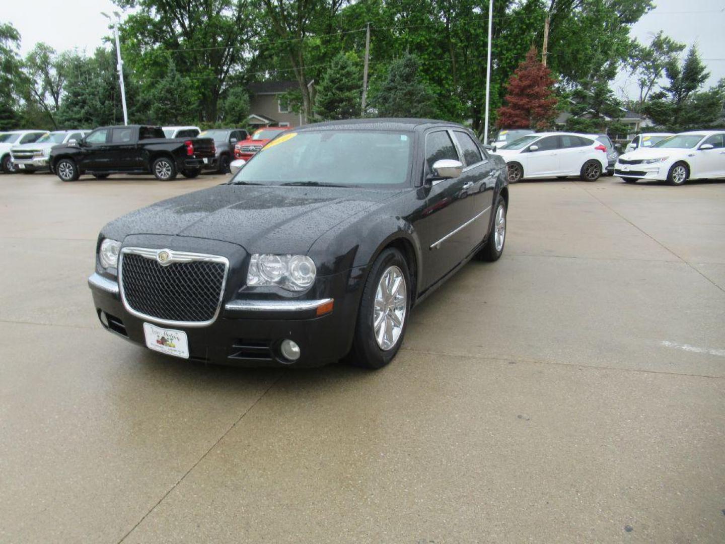 2010 BLACK CHRYSLER 300C (2C3CA6CT3AH) with an 5.7L engine, Automatic transmission, located at 908 SE 14th Street, Des Moines, IA, 50317, (515) 281-0330, 41.580303, -93.597046 - Photo#0