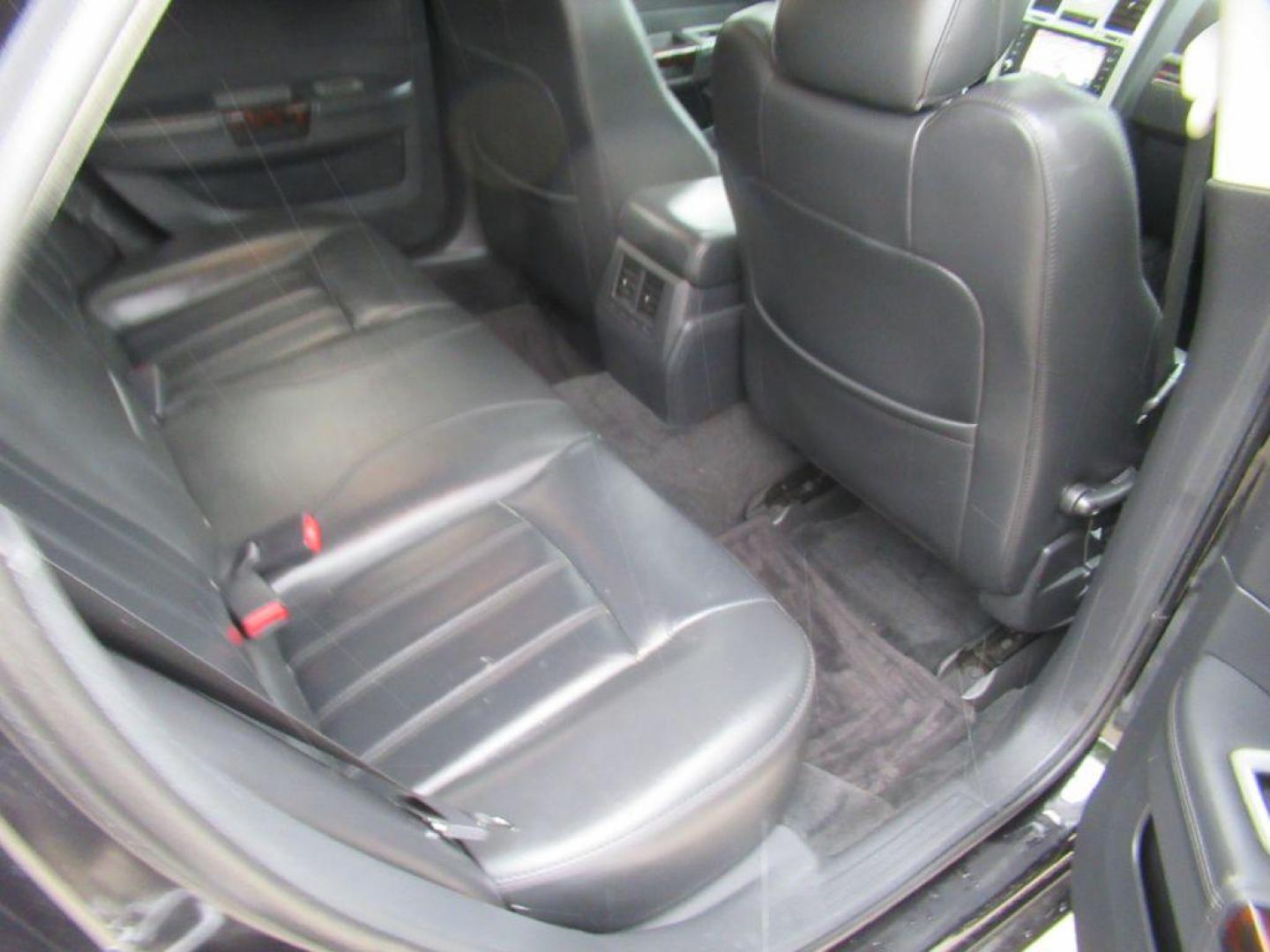 2010 BLACK CHRYSLER 300C (2C3CA6CT3AH) with an 5.7L engine, Automatic transmission, located at 908 SE 14th Street, Des Moines, IA, 50317, (515) 281-0330, 41.580303, -93.597046 - Photo#14