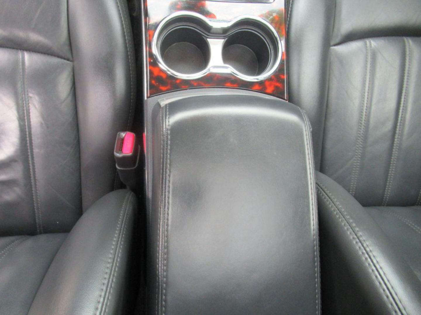 2010 BLACK CHRYSLER 300C (2C3CA6CT3AH) with an 5.7L engine, Automatic transmission, located at 908 SE 14th Street, Des Moines, IA, 50317, (515) 281-0330, 41.580303, -93.597046 - Photo#18