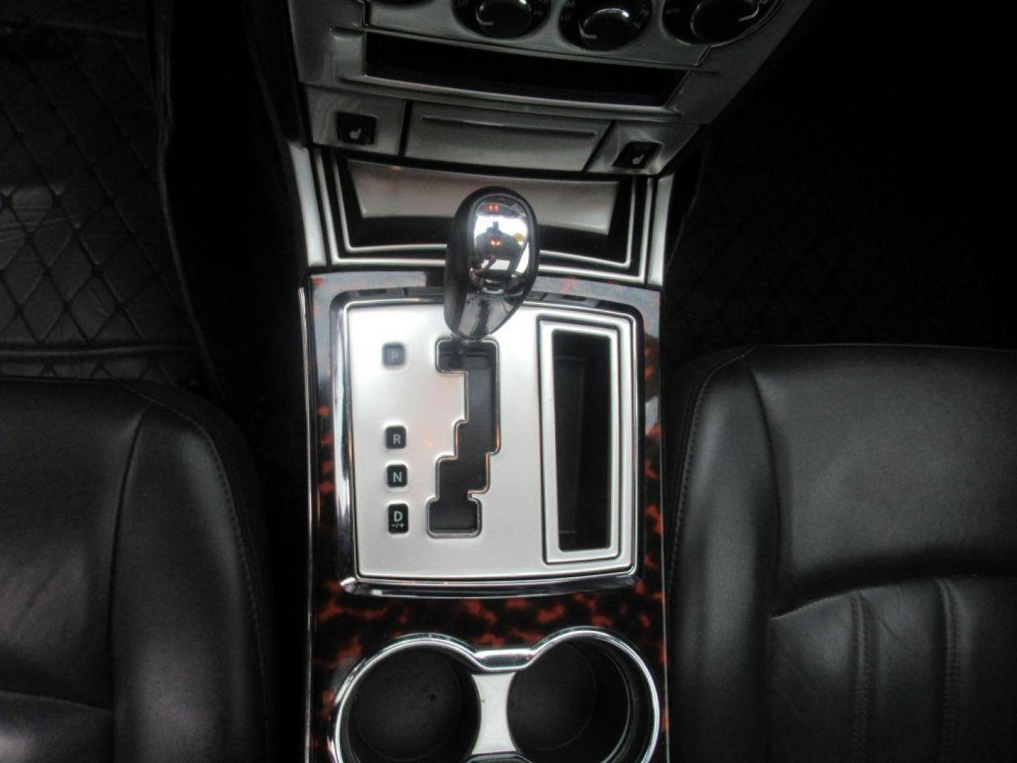 2010 BLACK CHRYSLER 300C (2C3CA6CT3AH) with an 5.7L engine, Automatic transmission, located at 908 SE 14th Street, Des Moines, IA, 50317, (515) 281-0330, 41.580303, -93.597046 - Photo#19