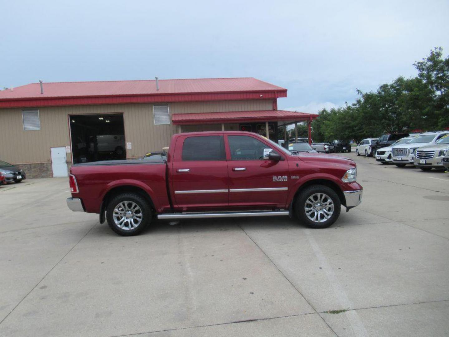 2015 MARRON RAM 1500 LONGHORN (1C6RR7PT0FS) with an 5.7L engine, Automatic transmission, located at 908 SE 14th Street, Des Moines, IA, 50317, (515) 281-0330, 41.580303, -93.597046 - Photo#3